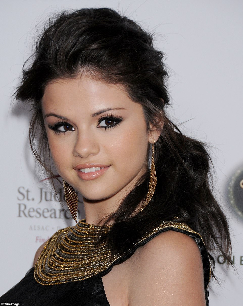 Plastic surgeons weigh in on Selena Gomez's look