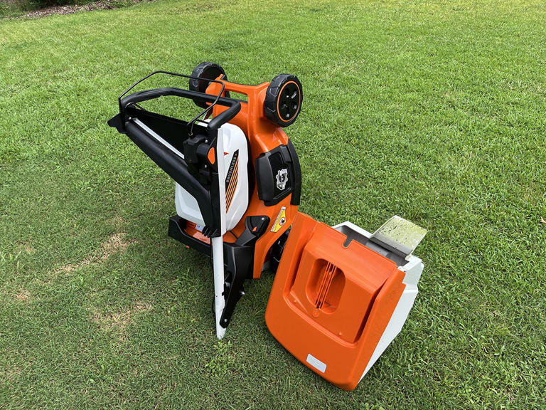 Stihl RMA 448 V Battery Lawn Mower Review