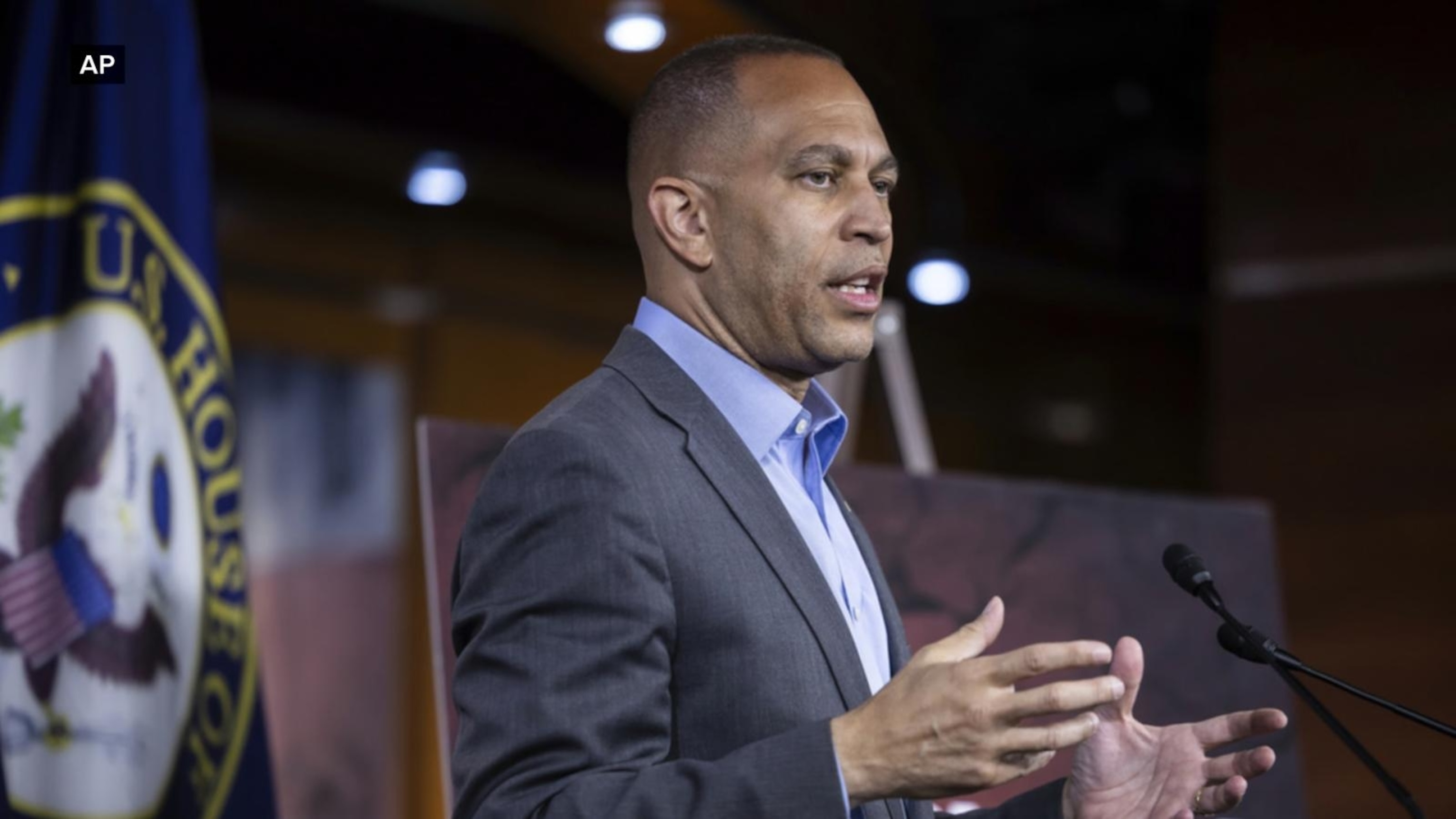 Pardoned Jan. 6 rioter charged with threatening Rep. Jeffries(00)