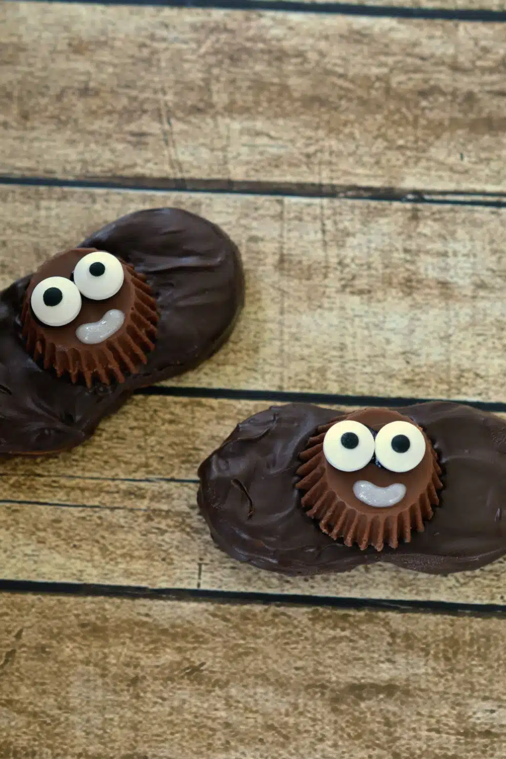 No bake Halloween Nutter Butter bat cookies