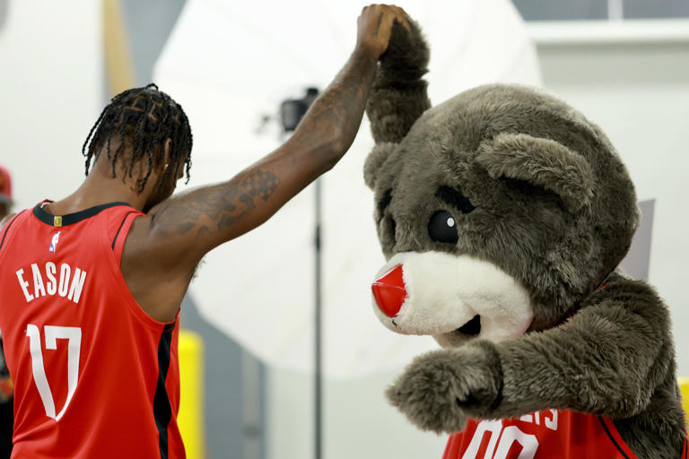 ‘It’s business, nothing personal’: Rockets’ Tari Eason not focused on ...