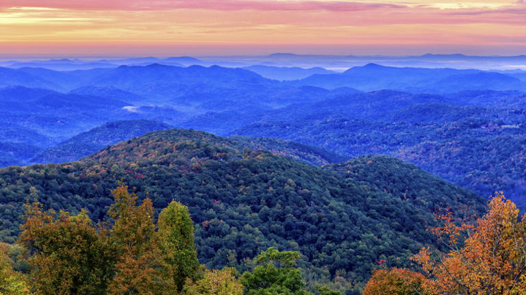 Set In Georgia's Blue Ridge Foothills Is A Mountain Getaway With ...