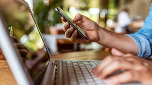 Al acceder, los ciberdelincuentes pueden capturar contraseñas. / Pixabay