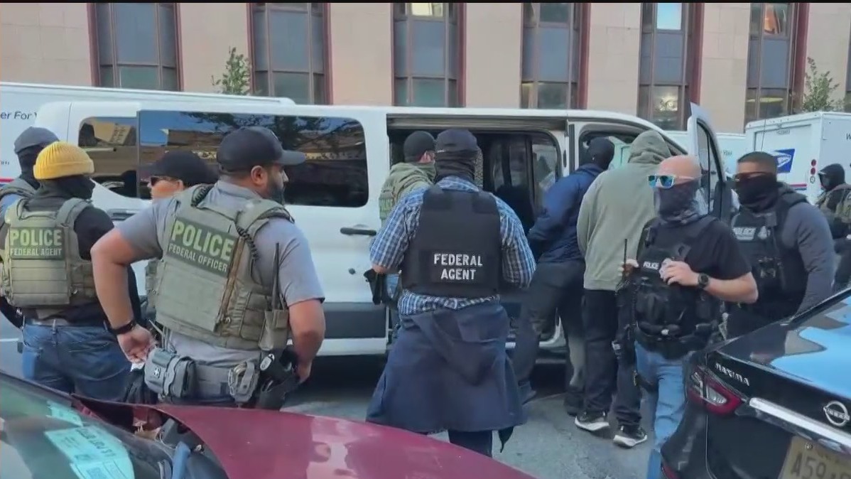 Federal officers seen operating in Manhattan