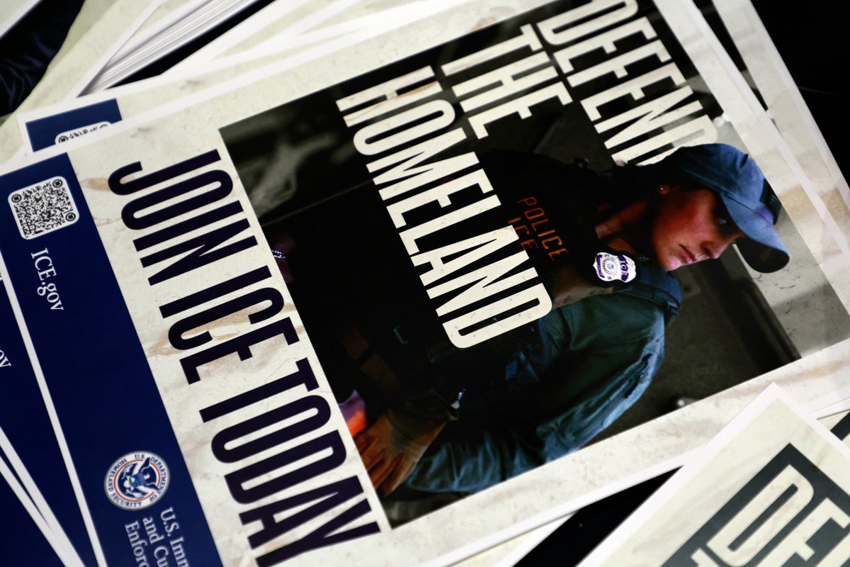 ‘It’s pathetic’: Trump’s ICE recruitment drive is stalling as new hires ...