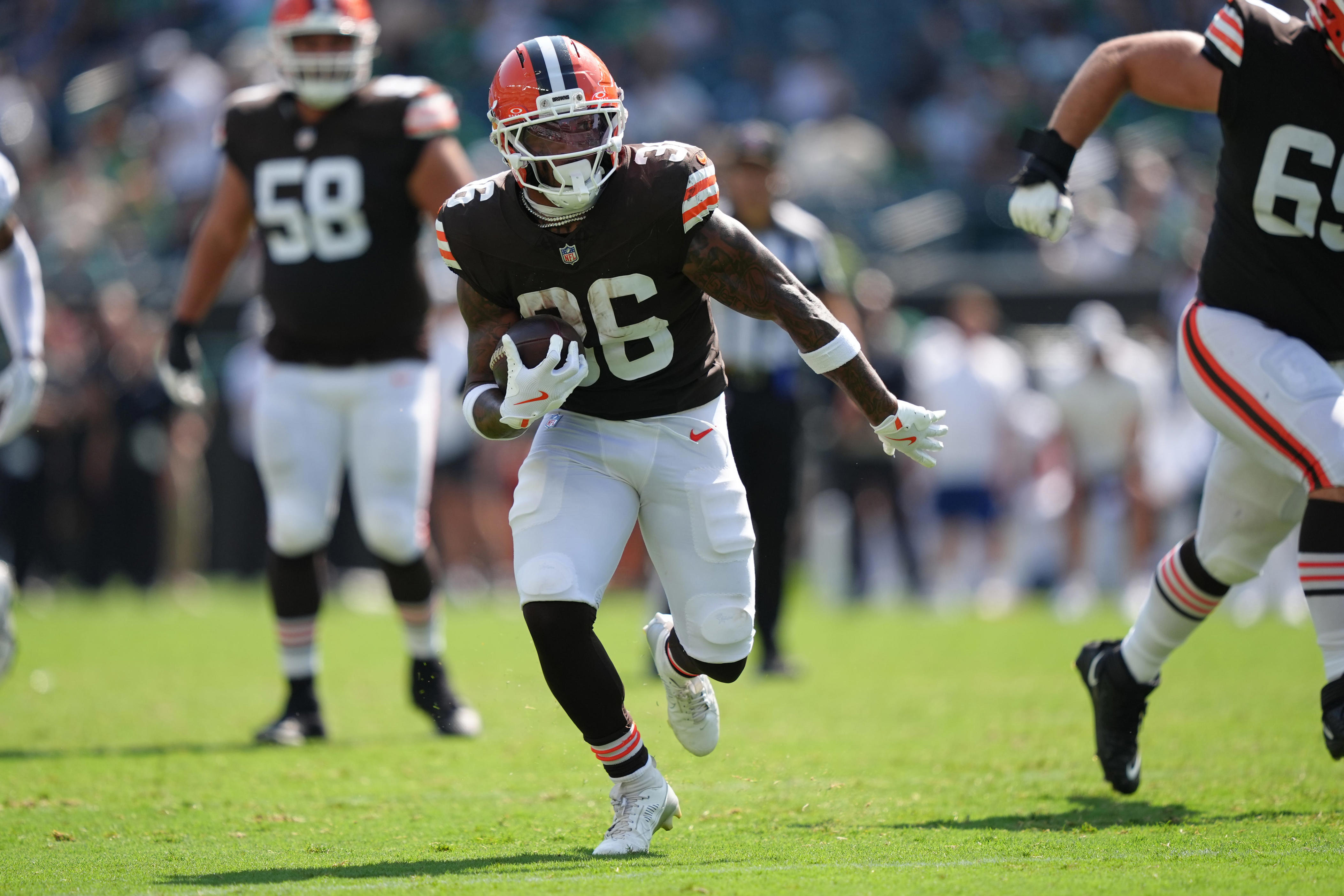 Chargers sign former Bengals running back Trayveon Williams to practice ...