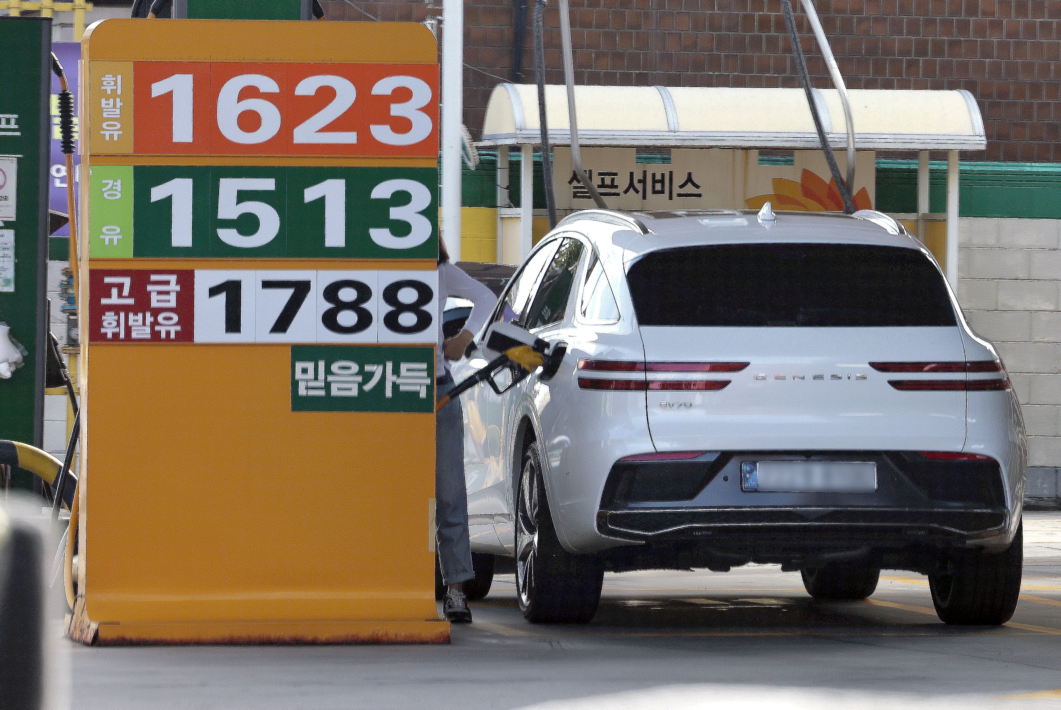 Government to Raise Gasoline Tax by 25 Won, Diesel by 29 Won