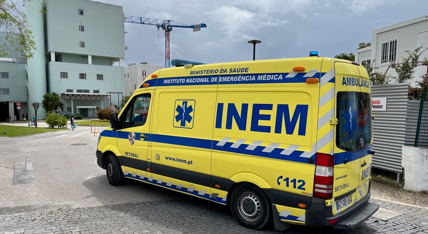 Serviços do INEM em risco de parar. Horas extra de agosto não serão pagas