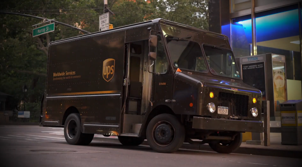 UPS driver stops truck and bangs on door — hero saves family’s lives!