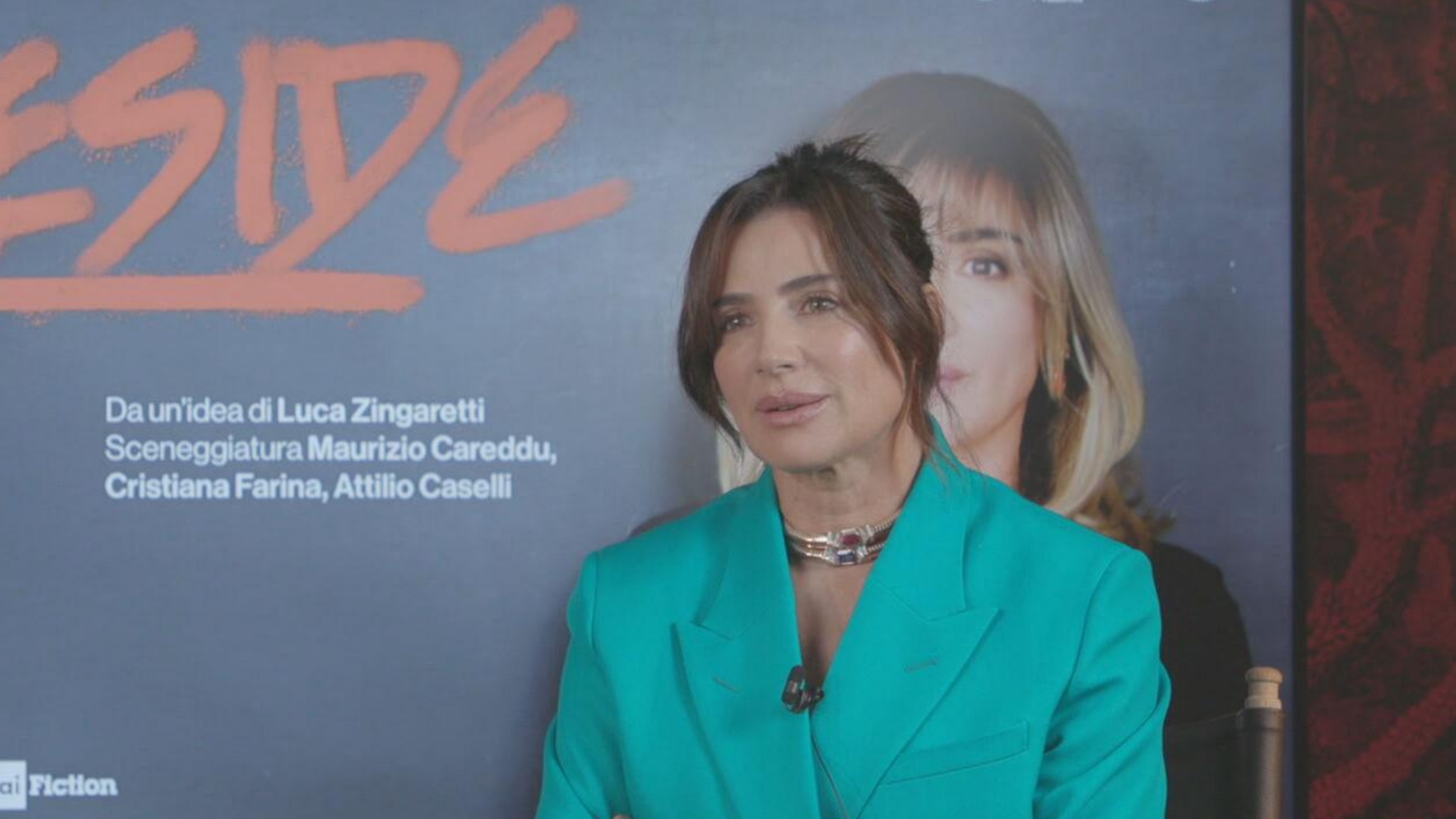 Luisa Ranieri è la preside di Caivano: 