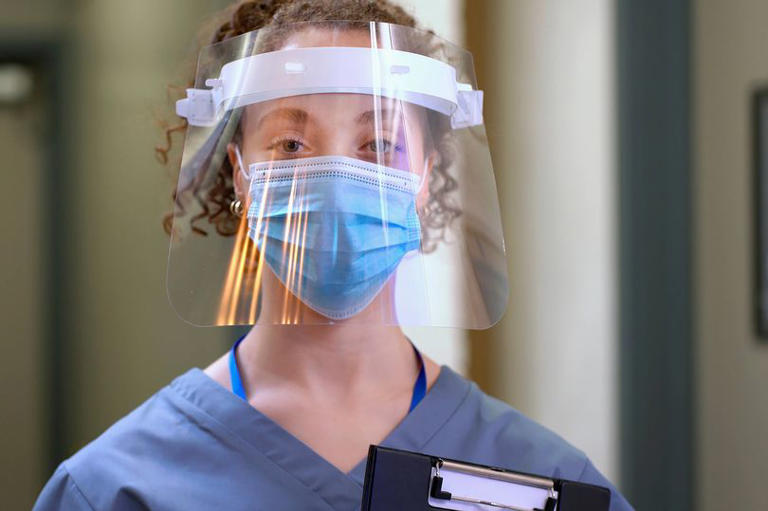 Brits urged to 'mask up' as four illnesses spread country in pandemic ...
