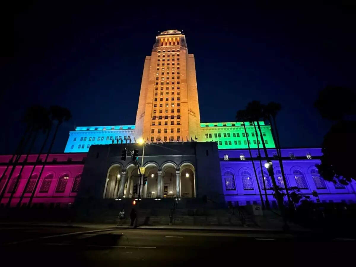 Los Angeles City Hall illuminated for first time to celebrate Diwali ...