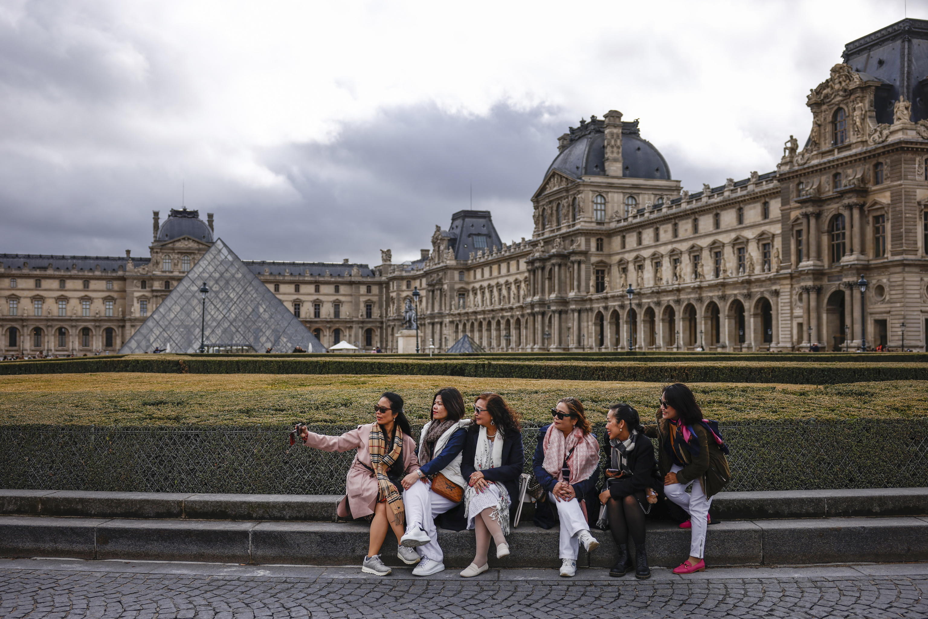 Riaperto il Louvre tre giorni dopo il clamoroso furto