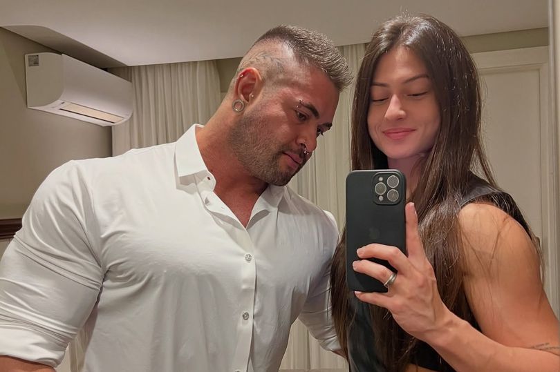 Bodybuilding champ, 31, dies in 'saddest day' after proposing to his(00)