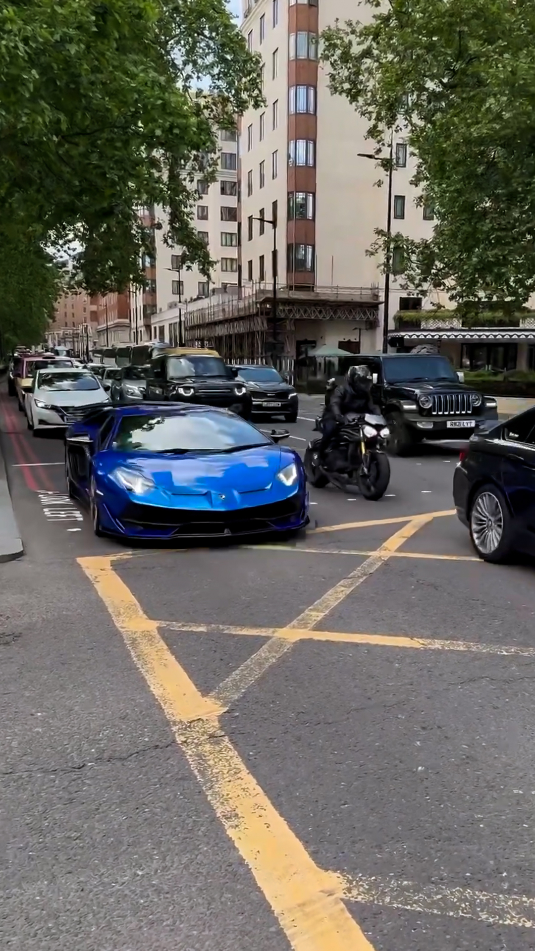 Lamborghini Aventador SVJ Acceleration