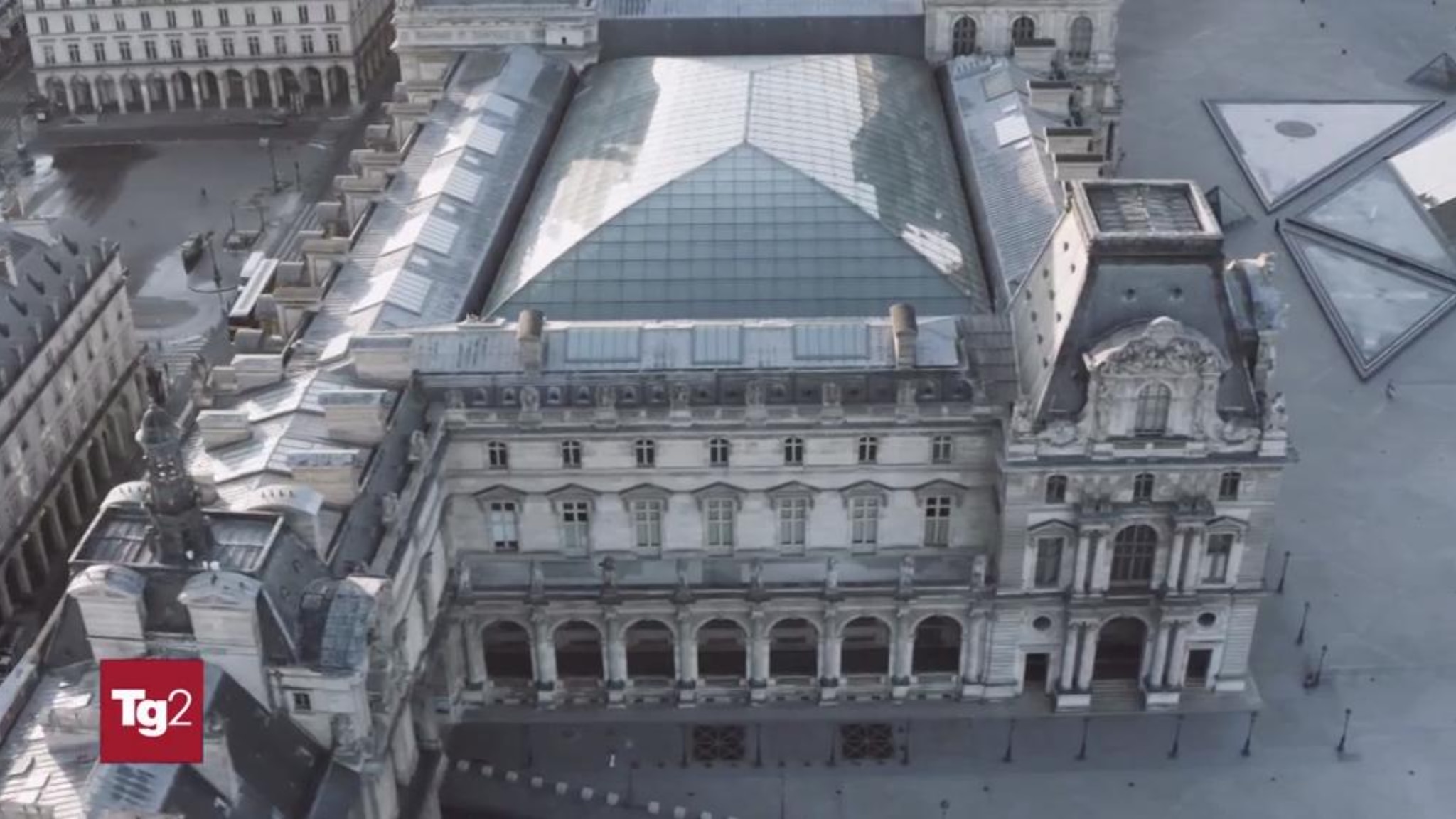 Louvre, riapre il museo nel cuore di Parigi dopo il furto da 88 milioni ...