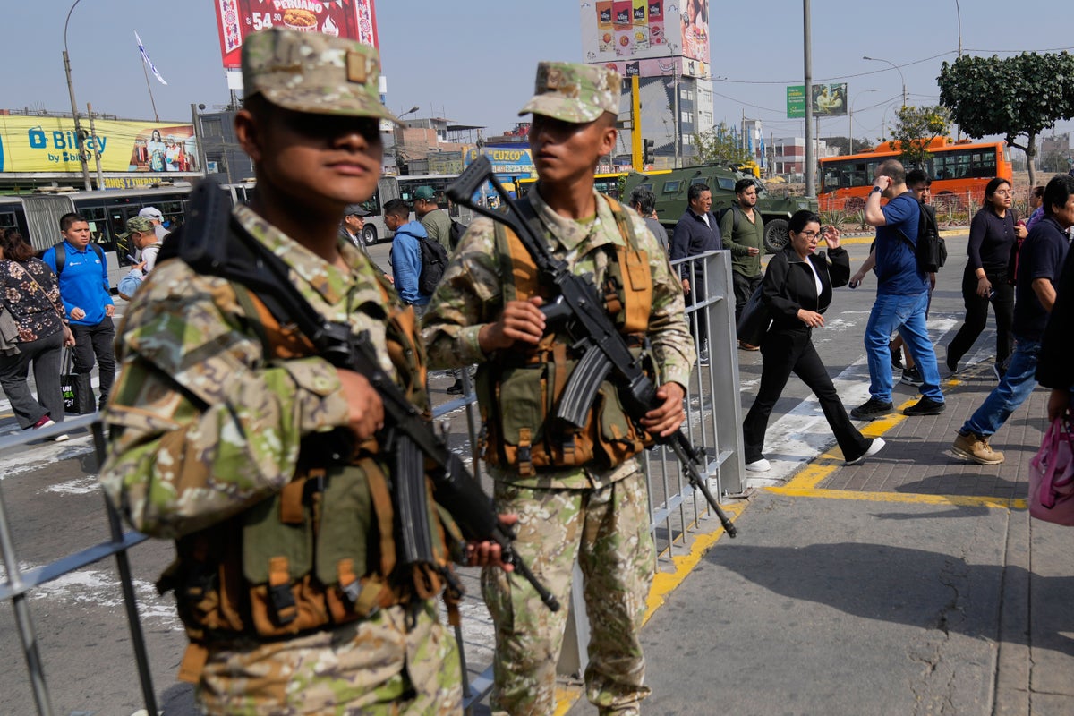 Perú inicia emergencia para enfrentar el crimen con militares en calles ...