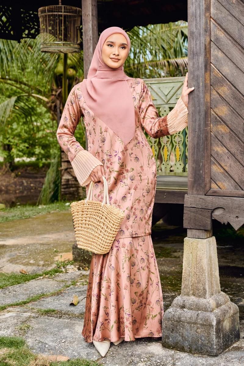warna jilbab yang cocok dengan baju warna rose gold
