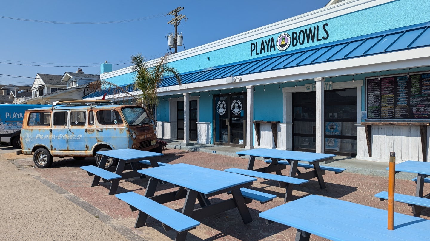 Playa Bowls enters master franchise deal with Eat Up Canada