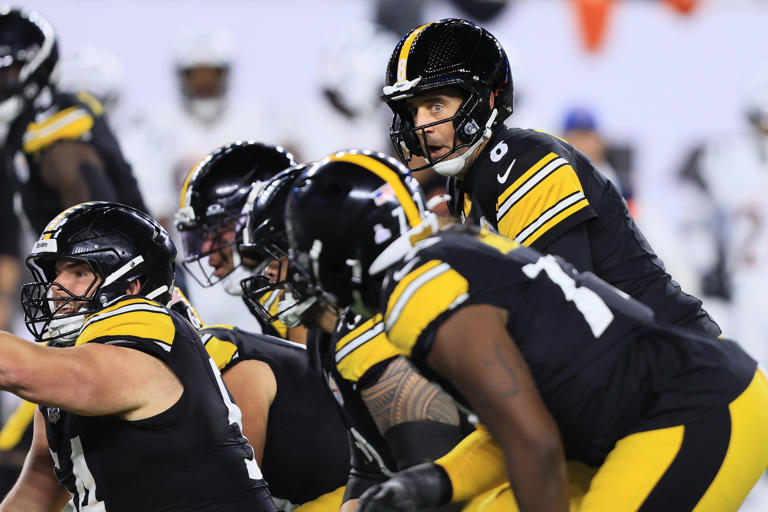 Steelers' Aaron Rodgers Reveals Stern Message Sent To Broderick Jones