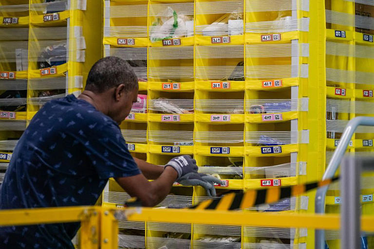 Amazon hopes robots can replace 600K future hires: Report