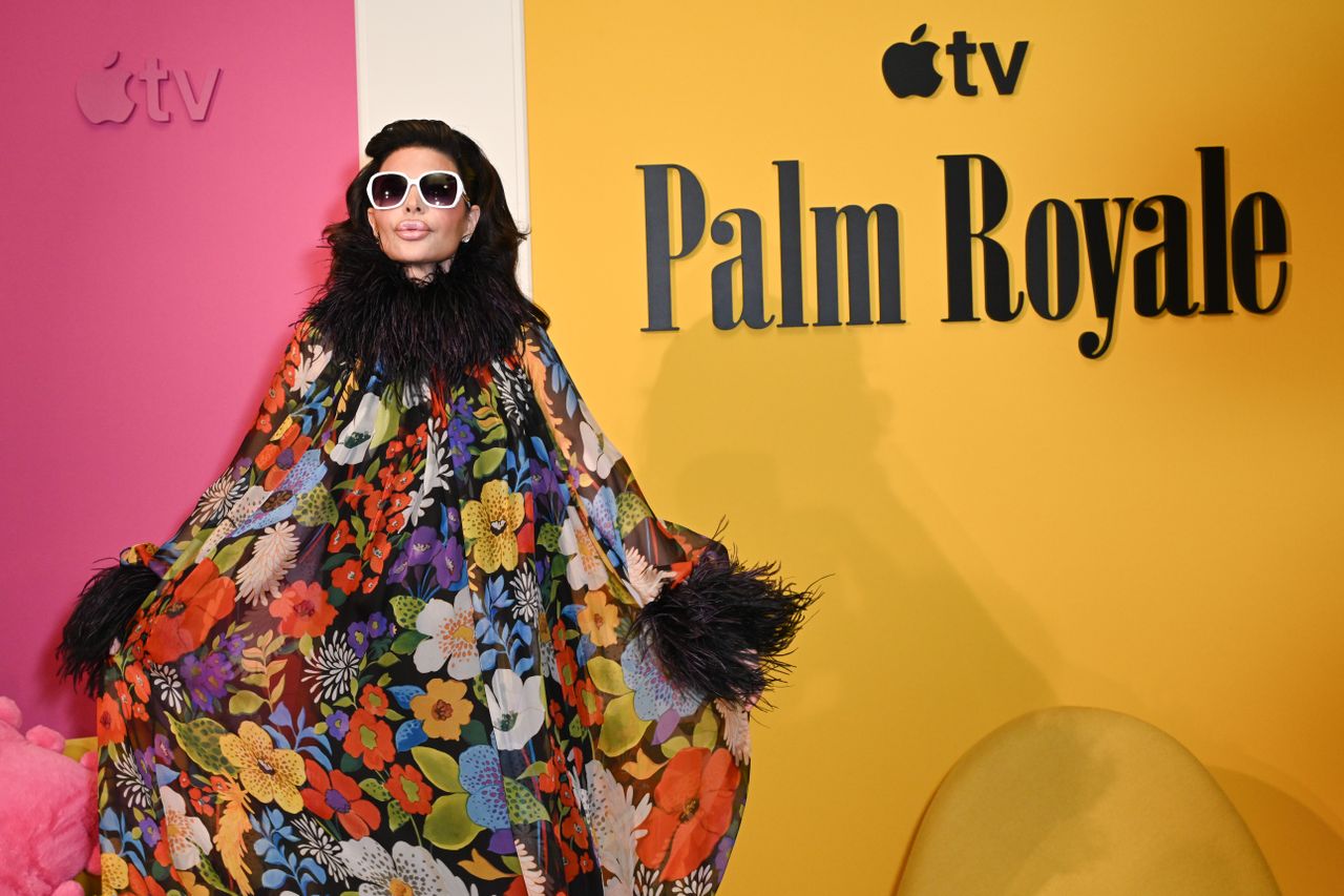 Lisa Rinna channeling Jacqueline Kennedy Onassis