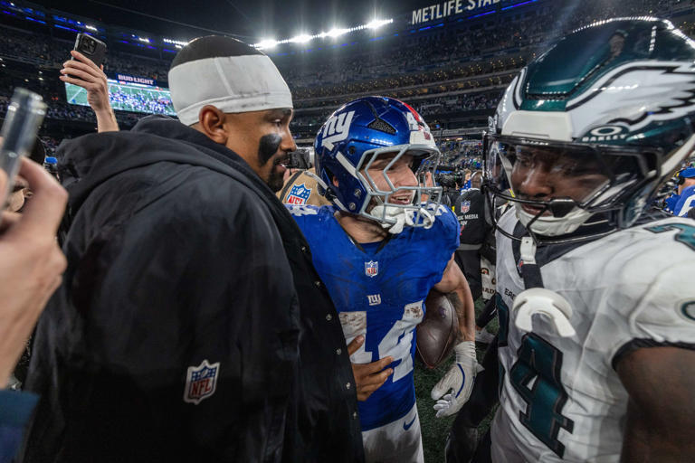 eagles-coach-delivers-stern-warning-to-rookie-after-shaky-performance