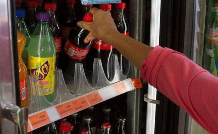 Sheinbaum defiende aumento al IEPS de bebidas azucaradas para reducir su  consumo