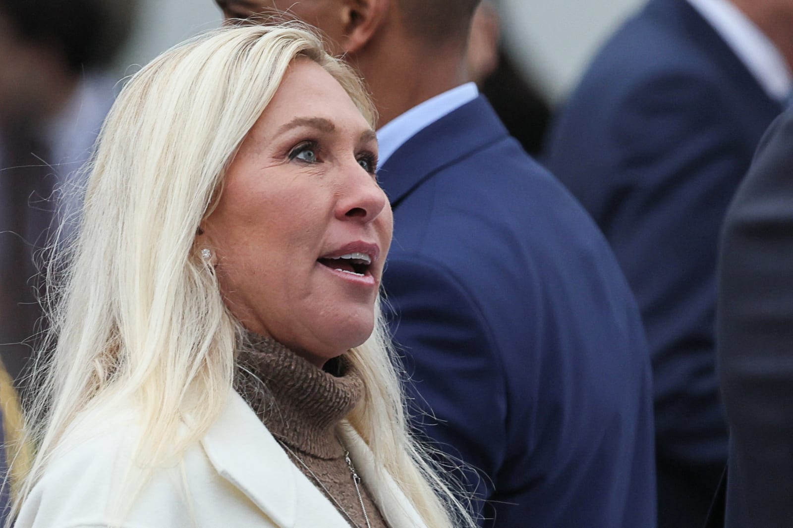 More Republicans break party ranks