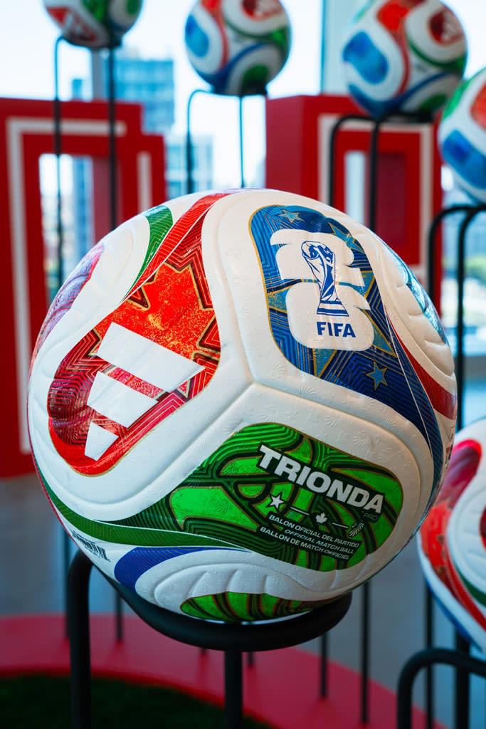 ブラズーカ　ブラジルワールドカップボール　メッシ　ロナウド　ネイマール　本田香川 ブラズーカ ブラジルワールドカップボール メッシ ロナウド