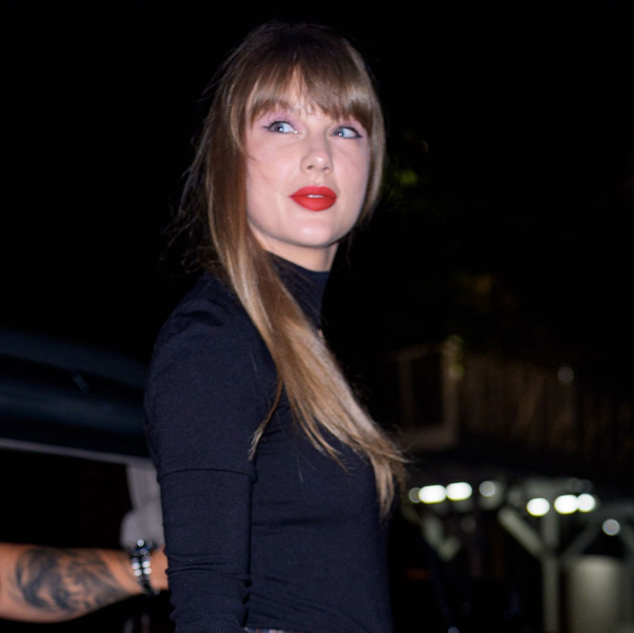 Taylor Swift Just Wore the SkirtandBoots Combo That Screams '90s