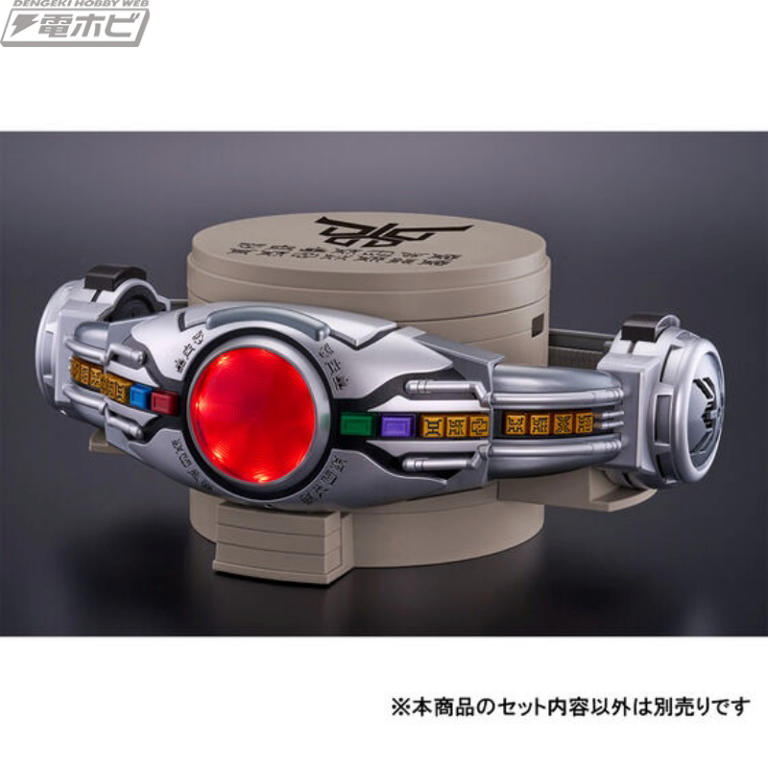 仮面ライダークウガ』より、「CSM変身ベルト アークル」が外観や