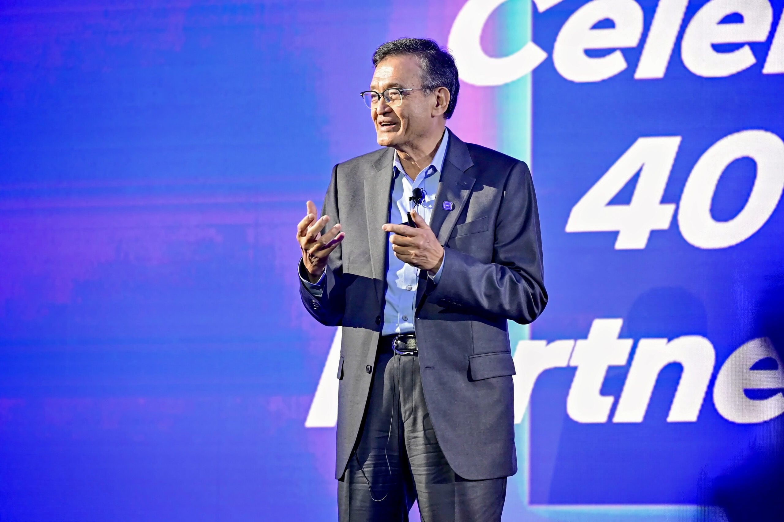 Intel Begins Mass Production of 2-Nanometer Chips Ahead of Rivals