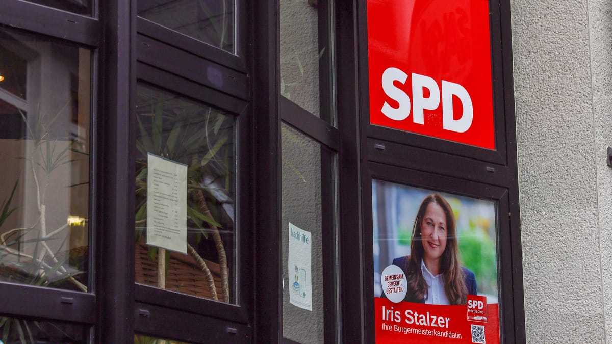 SPD-Kommunalbüro in Herdecke: Die Politik nimmt Anteil am Schicksal von Iris Stalzer. (Quelle: IMAGO/D. Kerlekin/Snowfield Photograph/imago)