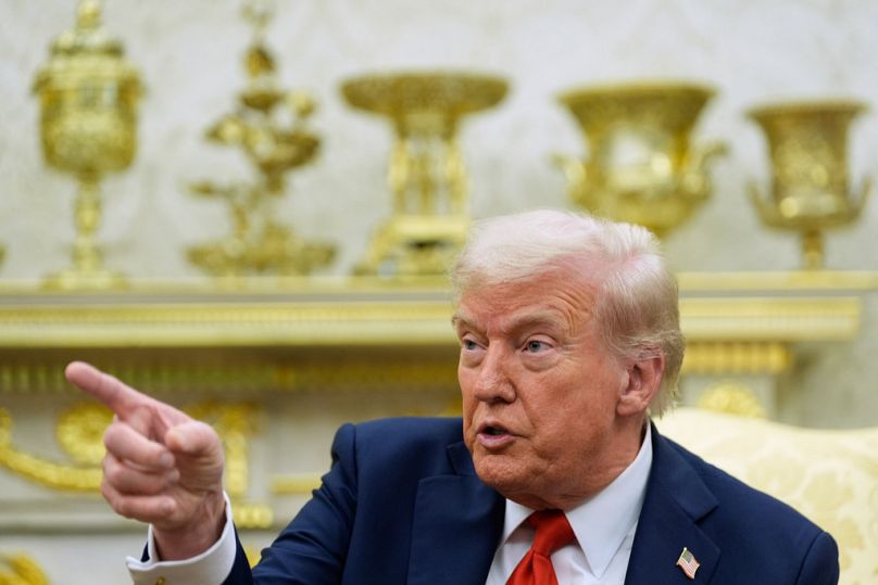 Trump invita un giornalista a fare una domanda durante un incontro con il presidente finlandese Alexander Stubb nello Studio Ovale della Casa Bianca, giovedì 9 ottobre 2025. Alex Brandon/Copyright 2025 The AP. All rights reserved