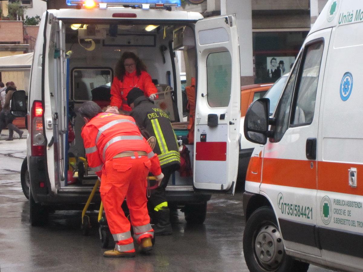 Incidente sul lavoro a Nave, caduta di 10 metri da un tetto: gravissimo ...