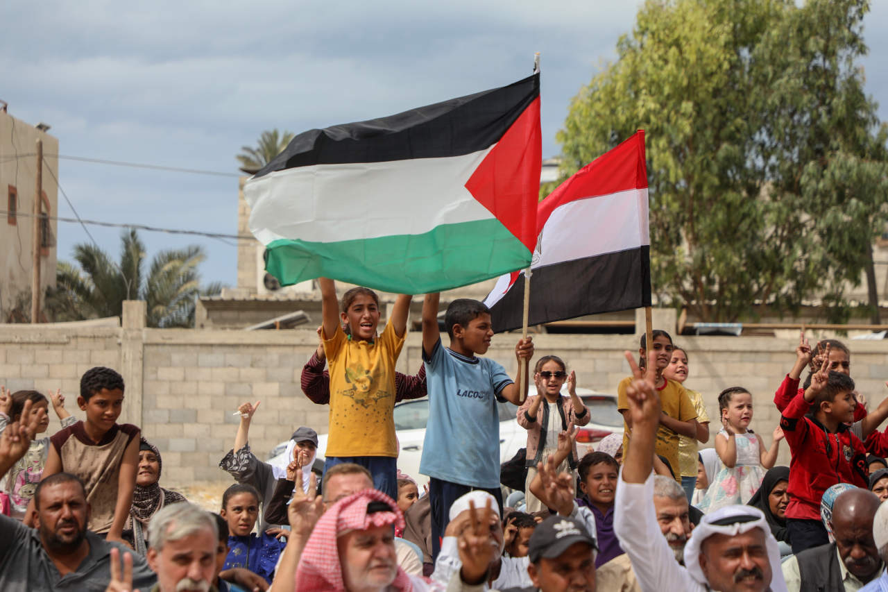 Israel Says Cease-Fire Has Begun, Troops Start Withdrawing From Parts of Gaza