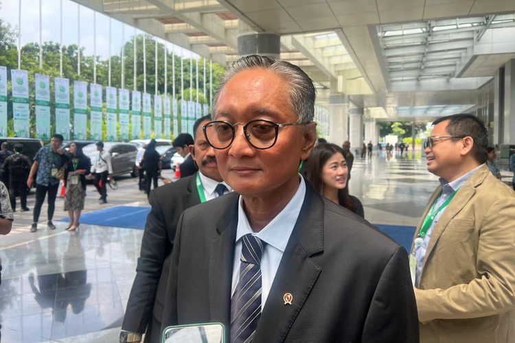 Menteri PU Pergi Bersama Presiden di Sibolga