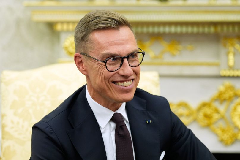Il presidente finlandese Alexander Stubb sorride durante l'incontro con il presidente Donald Trump nello Studio Ovale della Casa Bianca, giovedì 9 ottobre 2025, a Washington. Alex Brandon/Copyright 2025 The AP. All rights reserved