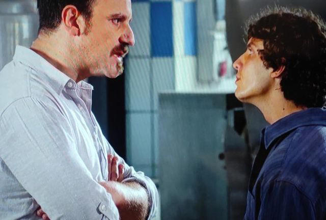 Vinicio ha messo sotto pressione Castrese per costringerlo ad aumentare la produzione del caseificio (Foto Facebook @UPAS anticipazioni, news e gossip FAN) – tvblog.it