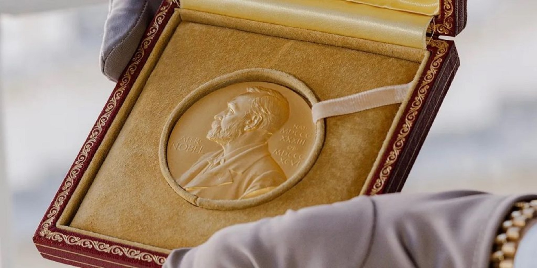 Nobel Medicine Prize Honors Pioneers of Optogenetics