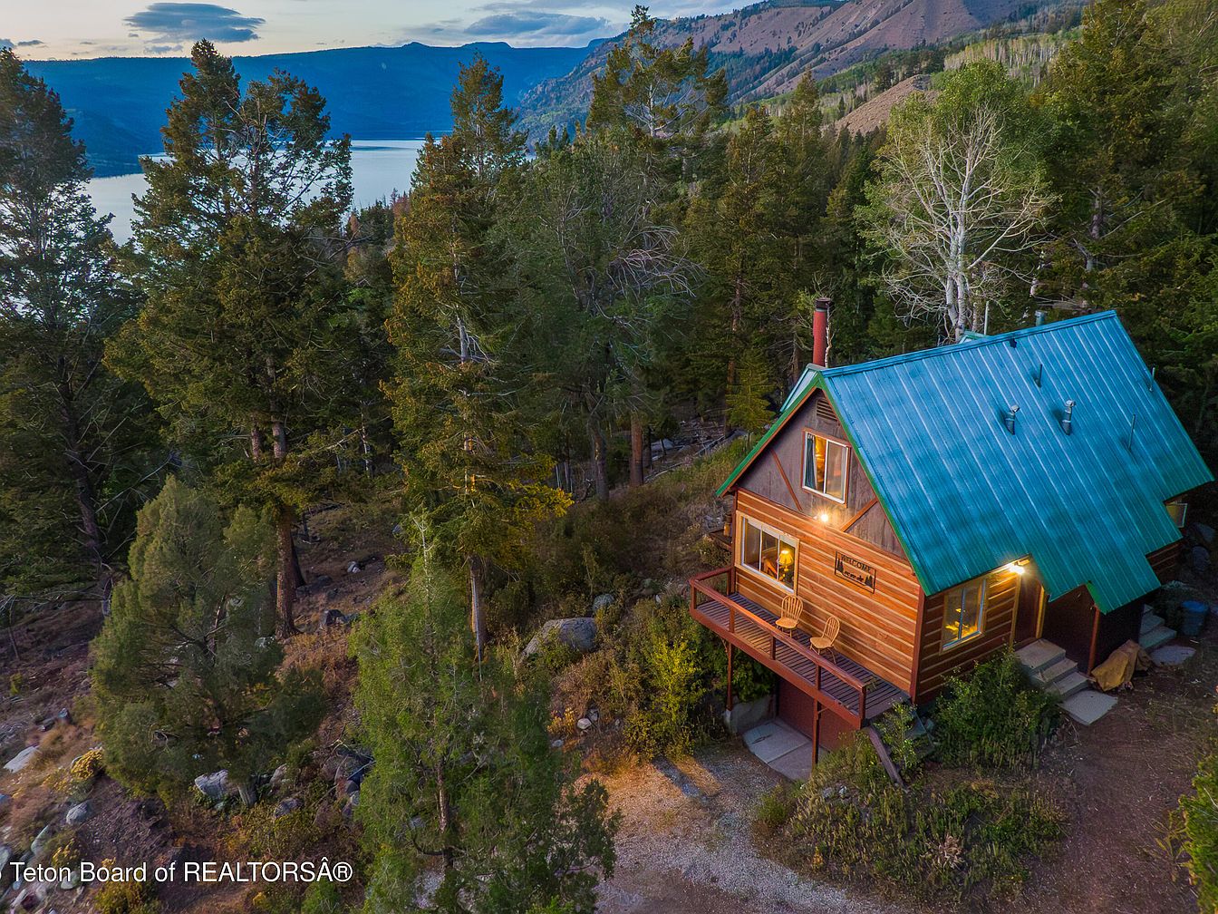 View of 8 Luxurious Off-Grid Homes That Are Off the Charts Amazing