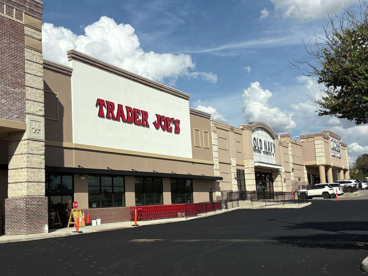 San Antonio's newest grocer announces opening date of new store