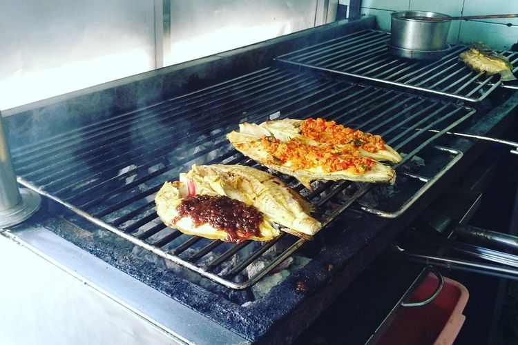 5 Tempat Makan Ikan Bakar Terbaik di Makassar dengan Rasa Khas dan Seafood Segar