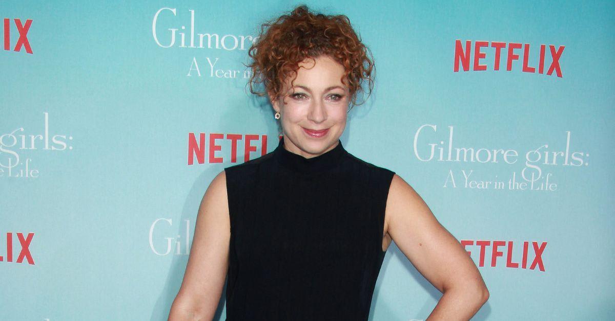 'ER' Star Alex Kingston Reveals 'Shock' Womb Cancer Diagnosis Following(00)