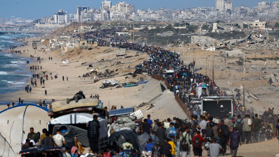 Thousands of Palestinians are returning home to northern Gaza, finding ...