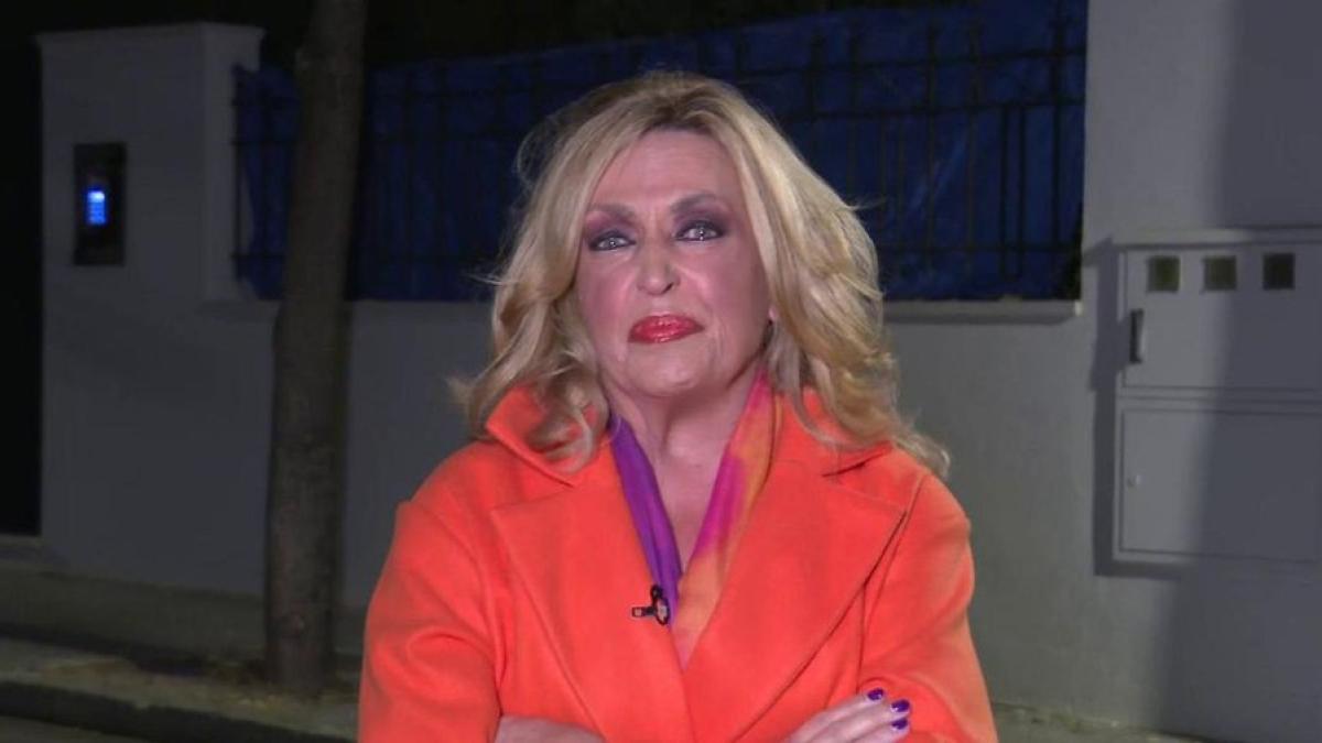 Lydia Lozano, destrozada en plena calle tras el nuevo ingreso hospitalario  de su marido Charly: “Está siendo muy duro. Me ha tocado ser fuerte”