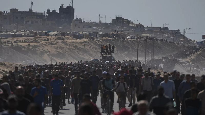 Thousands of Palestinians return north as Israel-Hamas ceasefire starts ...