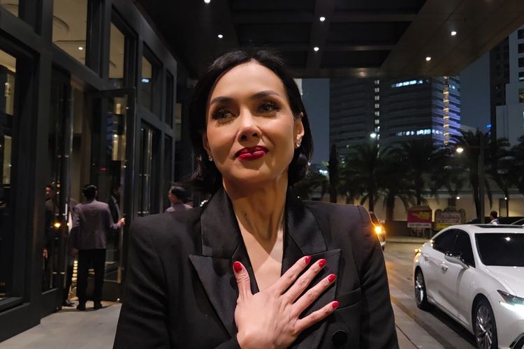 Sara Wijayanto Bereaksi Saat Amanda Manopo Bagikan Kado Piring dari Fajar Sadboy