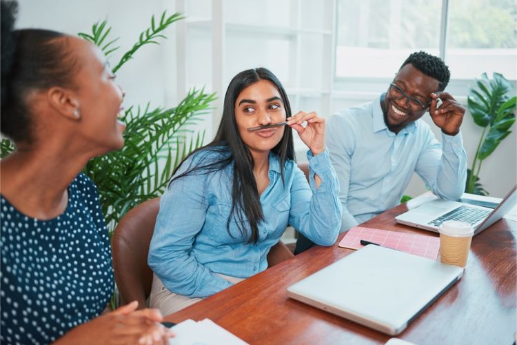 Selera Humor 12 Zodiak: Spontan, Sarkastis, dan Absurd